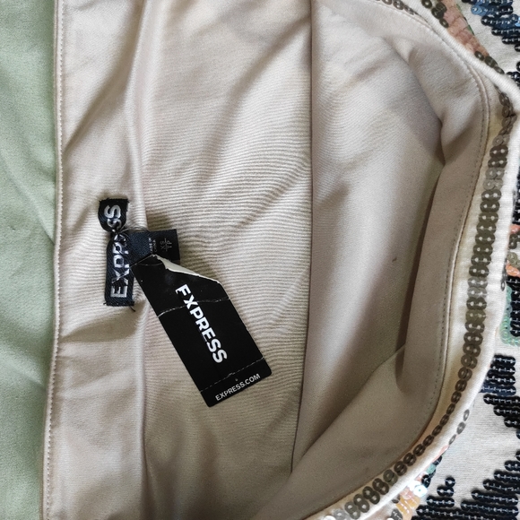 Express geometric patterned skirt - Picture 2 of 7